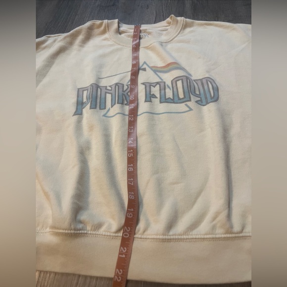 American Eagle Pink Floyd Long Sleeve Cropped Cream Sz Medium Sweatshirt Soft - Picture 7 of 7
